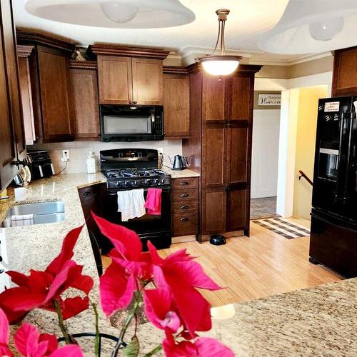 501 Highway, Cardston, AB - Indoor Photo Showing Kitchen