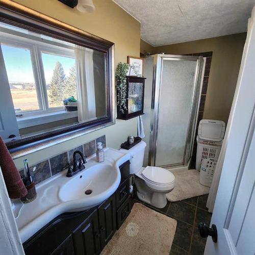 501 Highway, Cardston, AB - Indoor Photo Showing Bathroom