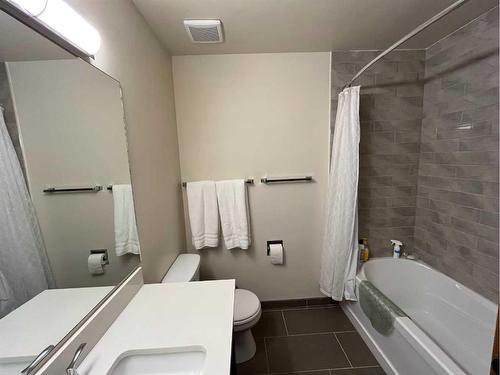 1201 8 Street East, Cardston, AB - Indoor Photo Showing Bathroom