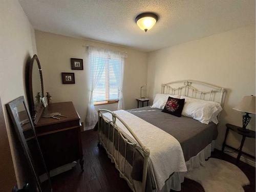 1201 8 Street East, Cardston, AB - Indoor Photo Showing Bedroom