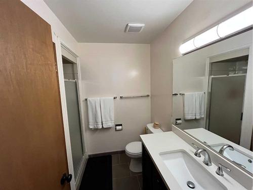 1201 8 Street East, Cardston, AB - Indoor Photo Showing Bathroom