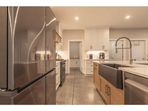 2105 Passburg Court, Bellevue, AB - Indoor Photo Showing Kitchen With Upgraded Kitchen