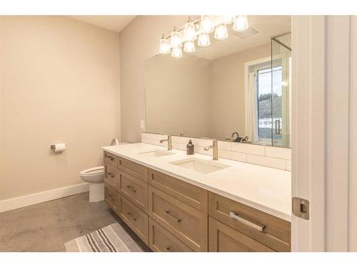 2105 Passburg Court, Bellevue, AB - Indoor Photo Showing Bathroom