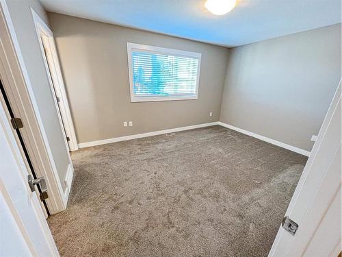 1315 7 Street North, Lethbridge, AB - Indoor Photo Showing Other Room