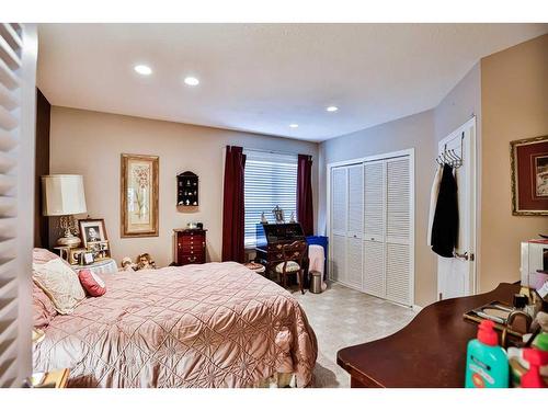 1715 7 Avenue South, Lethbridge, AB - Indoor Photo Showing Bedroom