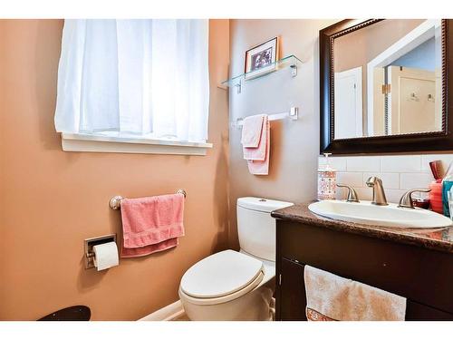 1715 7 Avenue South, Lethbridge, AB - Indoor Photo Showing Bathroom