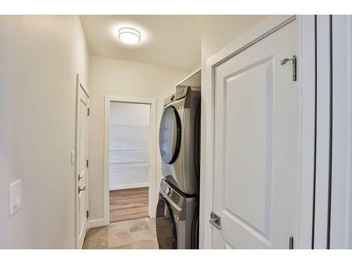 3-10 Riverford Close West, Lethbridge, AB - Indoor Photo Showing Laundry Room