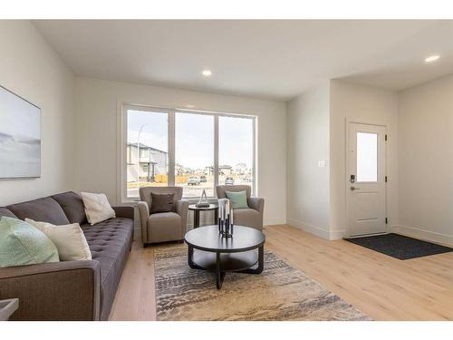 79 Blackwolf Pass North, Lethbridge, AB - Indoor Photo Showing Living Room