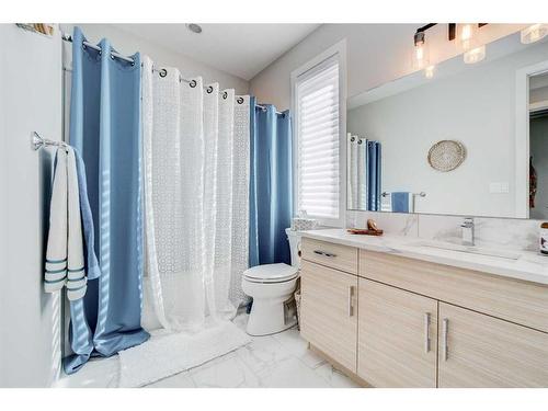 1513 Coalbanks Boulevard West, Lethbridge, AB - Indoor Photo Showing Bathroom