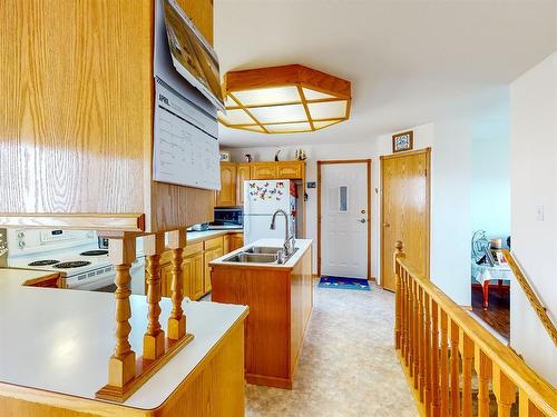 7515 29-3 Range Road, Rural Pincher Creek No. 9, M.D. Of, AB - Indoor Photo Showing Kitchen With Double Sink