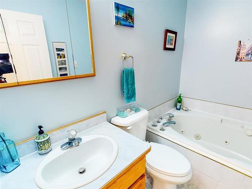 7515 29-3 Range Road, Rural Pincher Creek No. 9, M.D. Of, AB - Indoor Photo Showing Bathroom