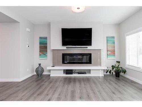 4410 40 Avenue South, Lethbridge, AB - Indoor Photo Showing Living Room