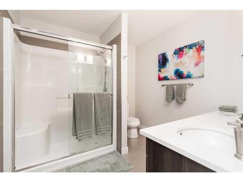 4410 40 Avenue South, Lethbridge, AB - Indoor Photo Showing Bathroom