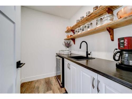 311 Dieppe Boulevard South, Lethbridge, AB - Indoor Photo Showing Kitchen