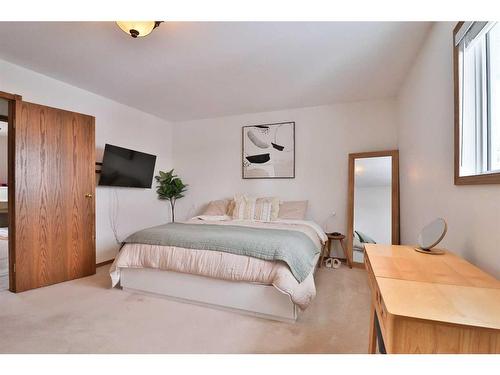 2317 35 Street South, Lethbridge, AB - Indoor Photo Showing Bedroom