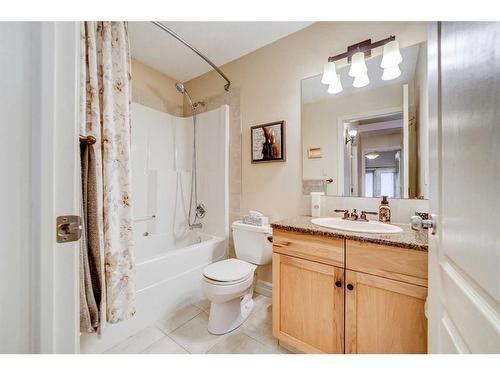 47 Fairmont Road South, Lethbridge, AB - Indoor Photo Showing Bathroom