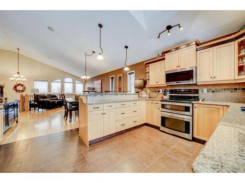 47 Fairmont Road South, Lethbridge, AB - Indoor Photo Showing Kitchen With Upgraded Kitchen