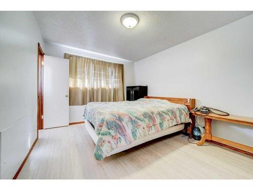 5925 57 Street, Taber, AB - Indoor Photo Showing Bedroom