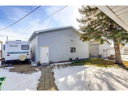 5925 57 Street, Taber, AB - Outdoor