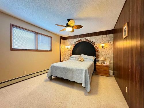 645 12 Street North, Lethbridge, AB - Indoor Photo Showing Bedroom
