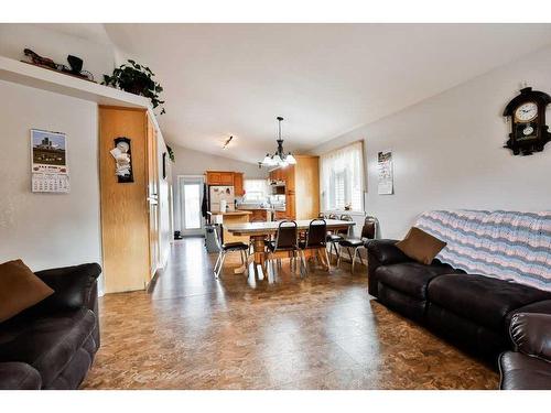 5327 45 Avenue, Taber, AB - Indoor Photo Showing Kitchen