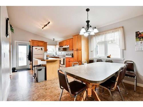 5327 45 Avenue, Taber, AB - Indoor Photo Showing Kitchen