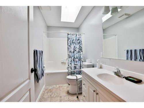5327 45 Avenue, Taber, AB - Indoor Photo Showing Bedroom