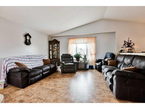 5327 45 Avenue, Taber, AB - Indoor Photo Showing Other Room