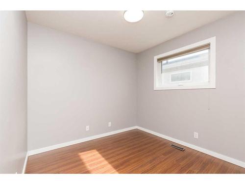 2 Assiniboia Road West, Lethbridge, AB - Indoor Photo Showing Other Room
