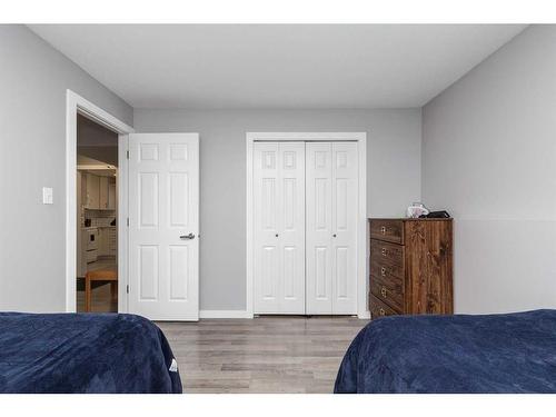 2 Assiniboia Road West, Lethbridge, AB - Indoor Photo Showing Bedroom
