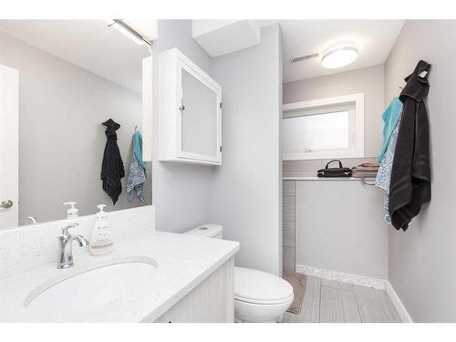 2 Assiniboia Road West, Lethbridge, AB - Indoor Photo Showing Bathroom