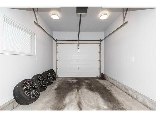 2 Assiniboia Road West, Lethbridge, AB - Indoor Photo Showing Garage