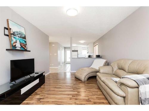 2 Assiniboia Road West, Lethbridge, AB - Indoor Photo Showing Living Room