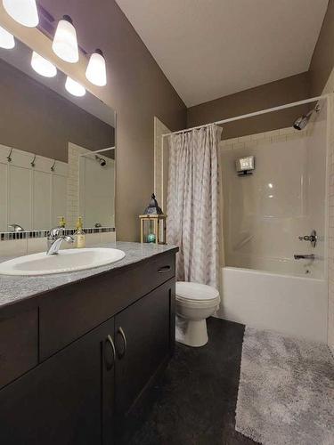 3204 23 Street, Coaldale, AB - Indoor Photo Showing Bathroom