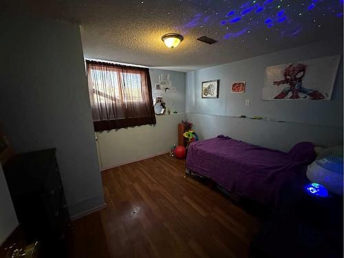 126 3 Street, Stirling, AB - Indoor Photo Showing Bedroom