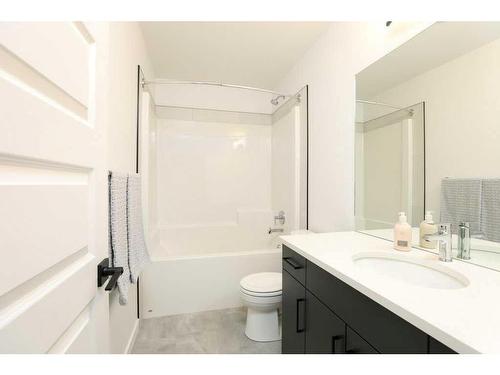 4506 31 Avenue South, Lethbridge, AB - Indoor Photo Showing Bathroom