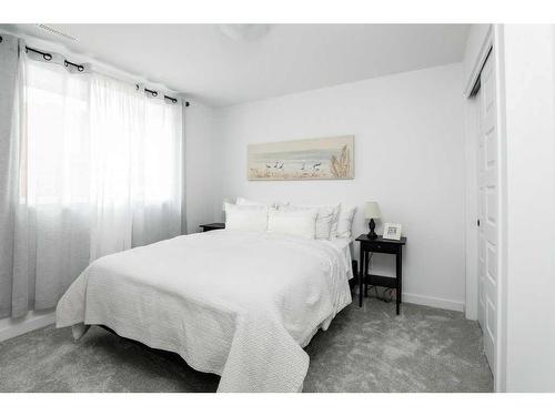 4506 31 Avenue South, Lethbridge, AB - Indoor Photo Showing Bedroom