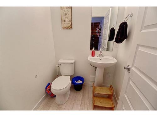 841 Greywolf Run North, Lethbridge, AB - Indoor Photo Showing Bathroom