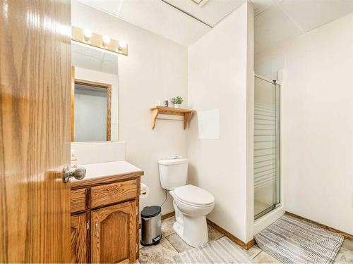 3914 53 Street, Taber, AB - Indoor Photo Showing Bathroom