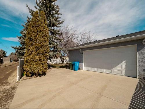 3914 53 Street, Taber, AB - Outdoor