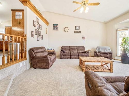 3914 53 Street, Taber, AB - Indoor Photo Showing Living Room