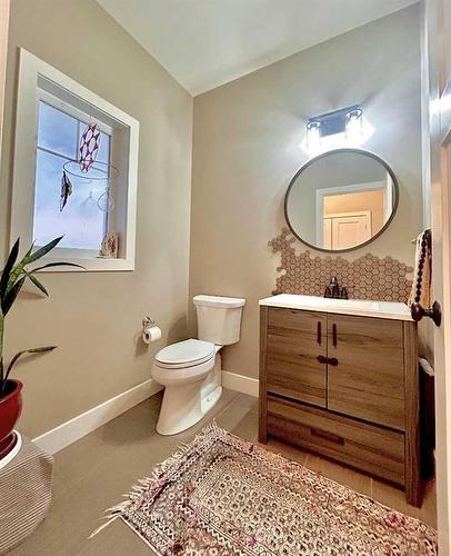 503 Moonlight Lane West, Lethbridge, AB - Indoor Photo Showing Bathroom