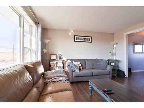 53029 Rr 224, Rural Cardston County, AB - Indoor Photo Showing Living Room