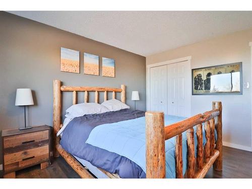 53029 Rr 224, Rural Cardston County, AB - Indoor Photo Showing Bedroom