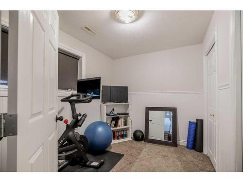 609 7 Avenue, Stirling, AB - Indoor Photo Showing Other Room