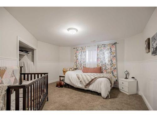 609 7 Avenue, Stirling, AB - Indoor Photo Showing Bedroom
