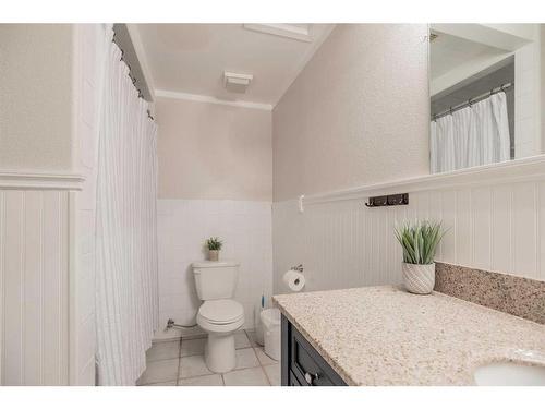 609 7 Avenue, Stirling, AB - Indoor Photo Showing Bathroom
