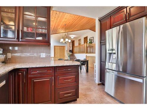 338 Homeseekers Avenue, Cardston, AB - Indoor Photo Showing Kitchen