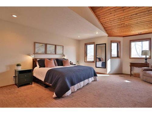 338 Homeseekers Avenue, Cardston, AB - Indoor Photo Showing Bedroom