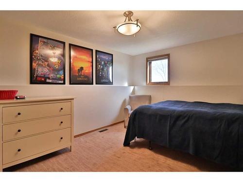 338 Homeseekers Avenue, Cardston, AB - Indoor Photo Showing Bedroom
